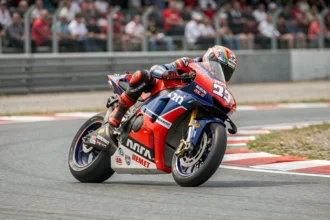Moto MotoGP en pleine action dans une chicane lors du Grand Prix de France